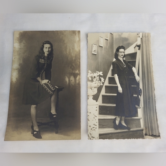 Beautiful Lady Old Black & White Photograph Post Card. 😍 - Picture 1 of 3